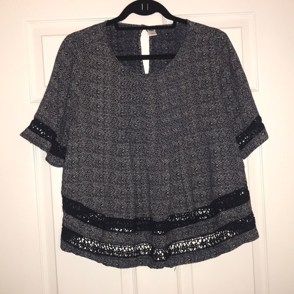 Old Navy White/Navy Patterned Tunic Blouse NWOT - Picture 1 of 5